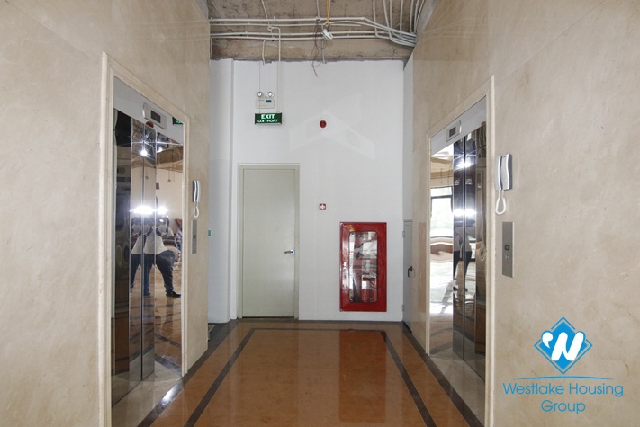 Spacious showroom/office for rent on Co Linh street, Long Bien, Hanoi